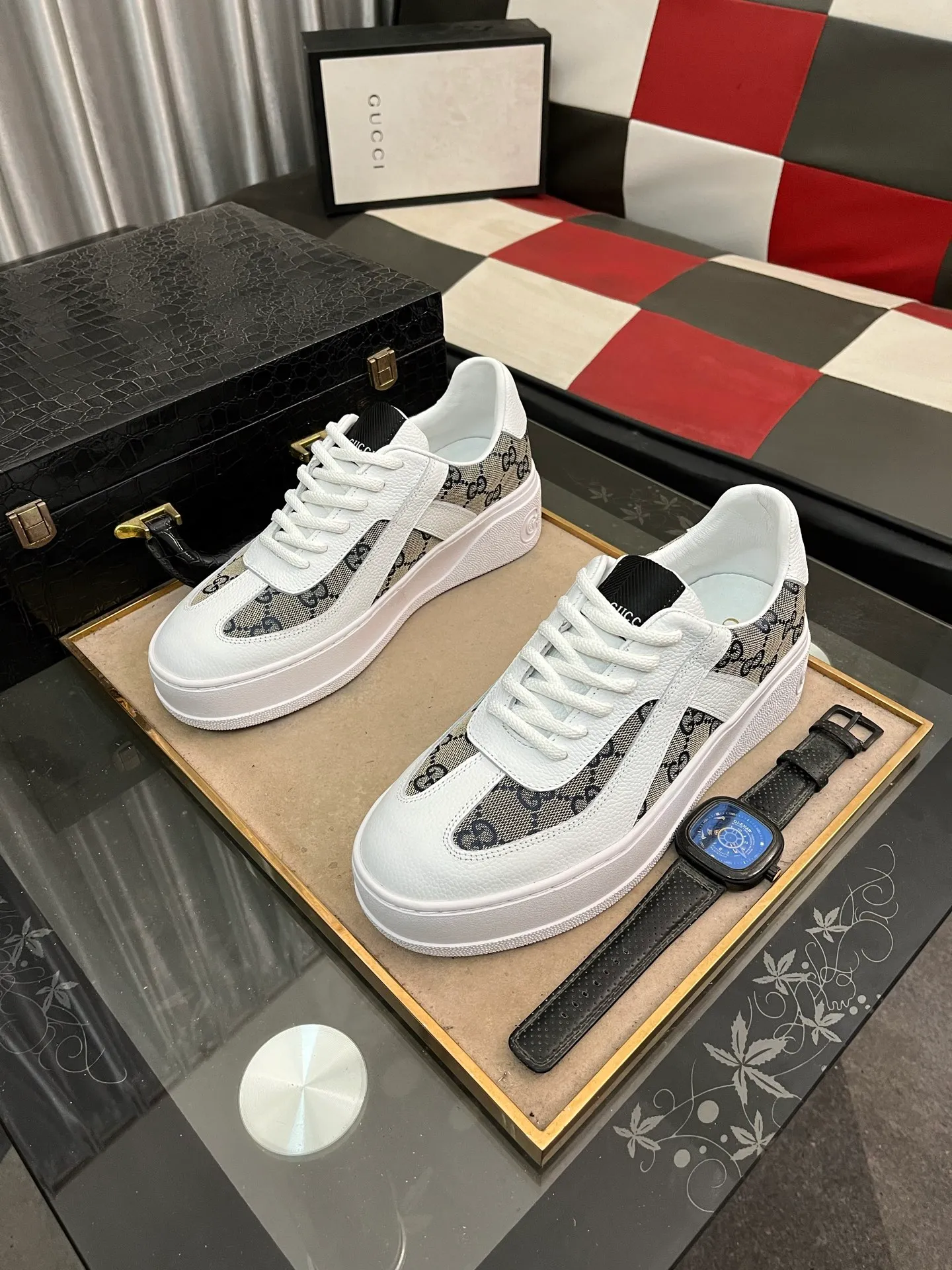 Men's shoes💰420⌚️⌚️[GUCCI] Gucci men's casual shoes are absolutely popular🔥The ultimate matching item for trendy men! The charm of super texture is irresistible, the main recommendation, the flower leather color is bright! The upper is made of high-quality cowhide with branded fabrics, pigskin lining for the feet, and wear-resistant rubber sole, which is noble and elegant! Extremely comfortable🎁🎁You can be as handsome as you want💪 38-443️⃣colors available